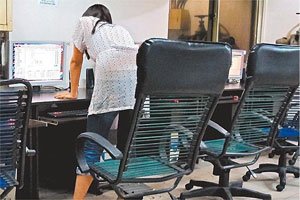 张韶涵粉丝包网吧狂点新歌刷排名 回应:没必要