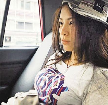 陈冠希晒新欢美照秀甜蜜 出钱力捧女方做模特