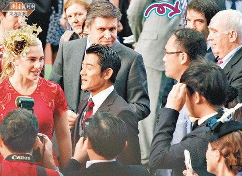 凯特·温斯莱特郭富城相谈甚欢 新欢一旁看得紧