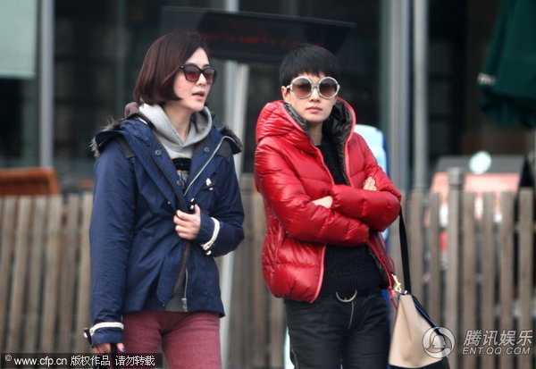 组图:马伊琍刘孜享闺蜜午餐 一路热聊明星范足